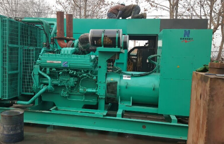 平果发电机组如何判断水冷式机油散热器内部是否需要清洗？